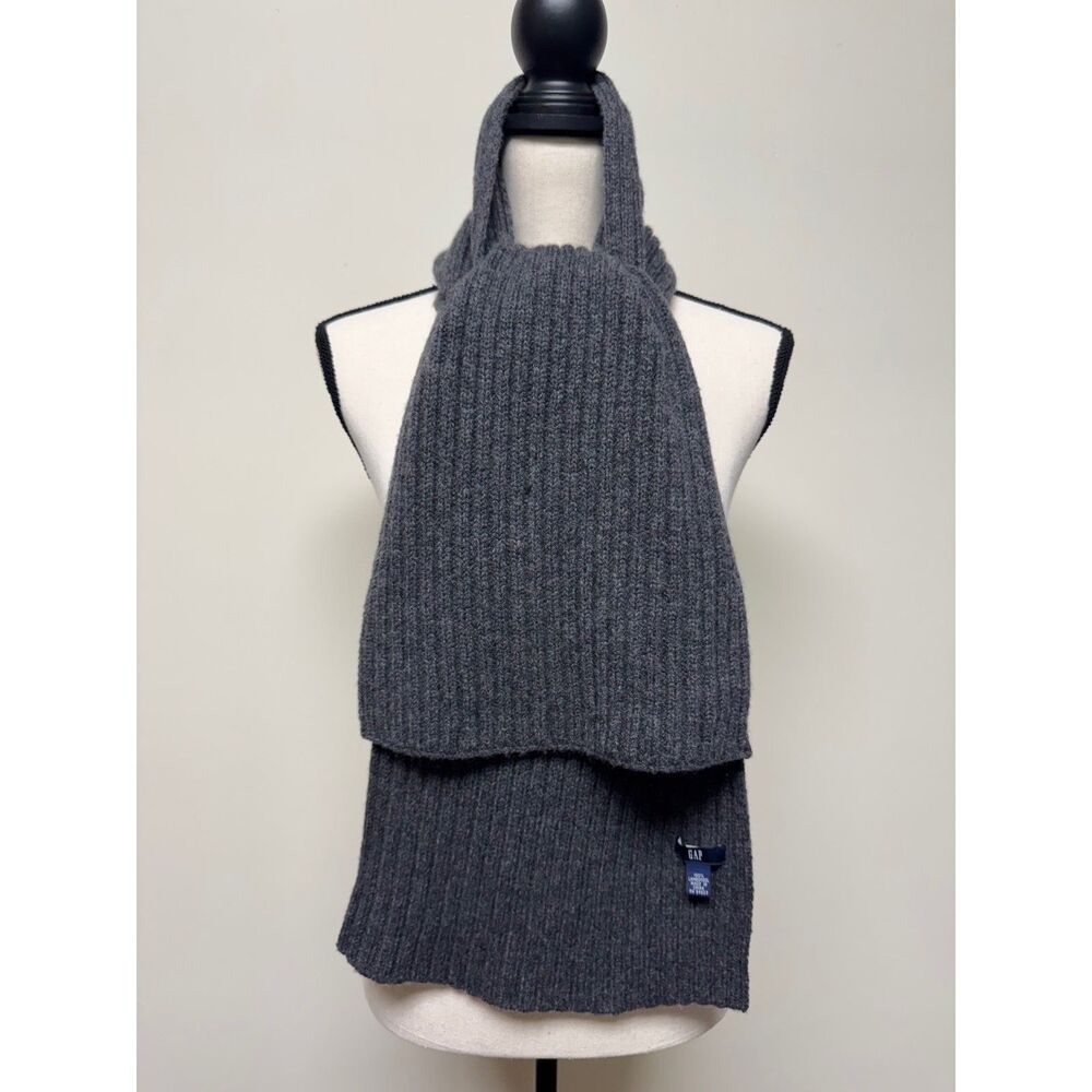 VTG - GAP 100% Lambswool Charcoal Gray Ribbed Scarf